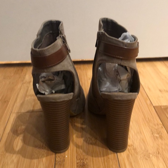 Open toe booties - Picture 3 of 5